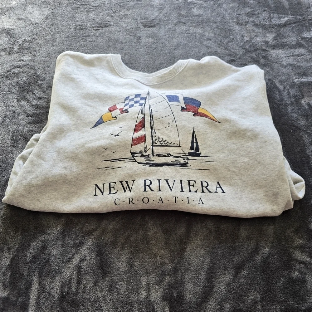 Hollister New Riviera Sailboat Crew Neck Size Medium